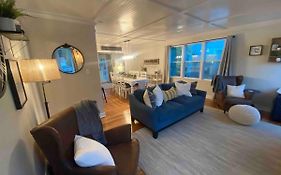Cozy Savannah Cottage-Modern Comforts, Warm Charm